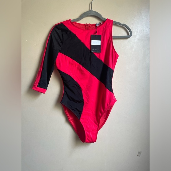 NWT ICON swimsuit color blocking asymmetrical sleeves size M - Picture 1 of 7